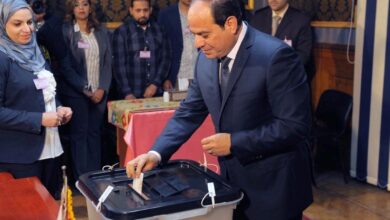 المصريون يصوتون في انتخابات الرئاسة مع توقع بفوز السيسي